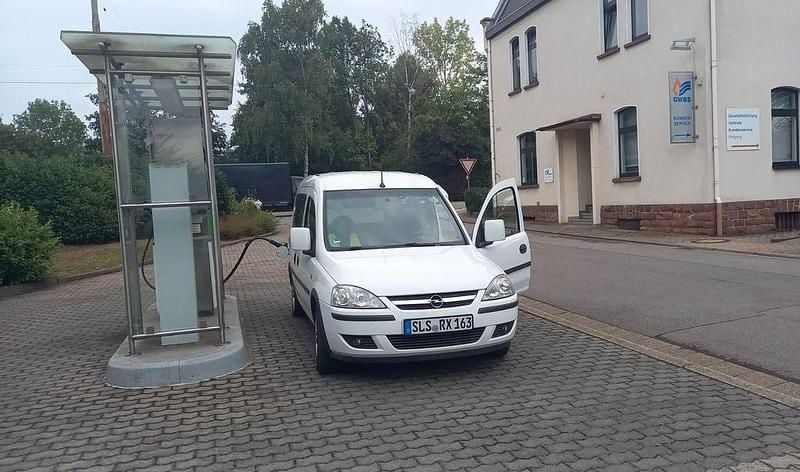 Weiß Gebraucht 2010 Opel Combo Van / Kleinbus | 1.500 € (Superpreis) - Bild 1/4