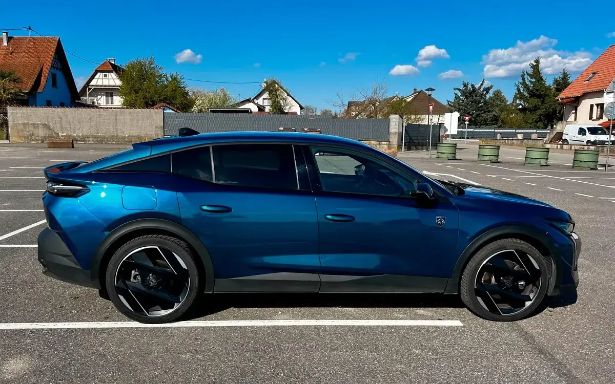 Gebraucht Peugeot 408 GT 179 PS (131 kW) 2023 Blau SUV