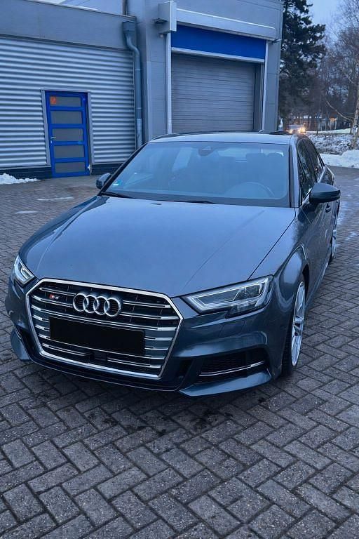 Gebraucht Audi S3 Ambiente 300 PS (220 kW) 2019 Grau Limousine