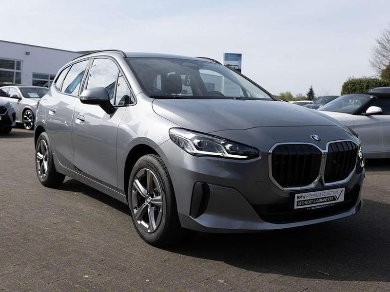 Gebraucht BMW 220 Active Tourer 170 PS (125 kW) 2025 Grau Van / Kleinbus