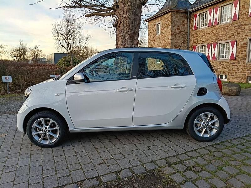 Gebraucht Smart ForFour Passion 71 PS (52 kW) 2017 Weiß Kleinwagen