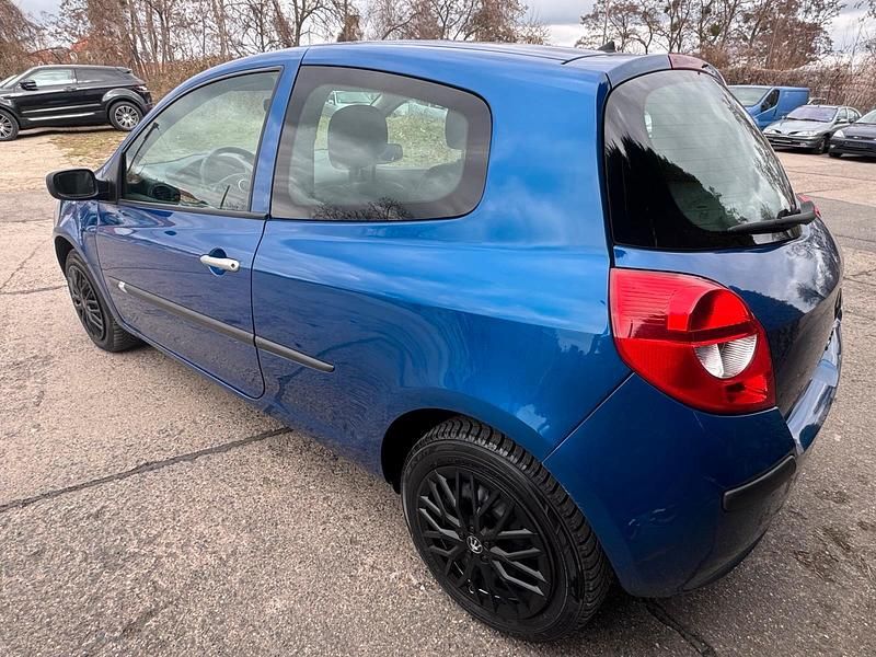 Gebraucht Renault Clio II 75 PS (55 kW) 2008 Blau Kleinwagen