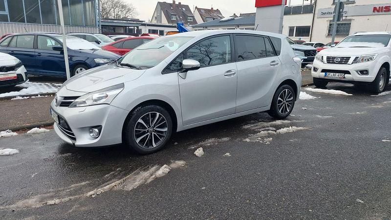 Gebraucht Toyota Verso Edition-S 147 PS (108 kW) 2017 Silber Van / Kleinbus