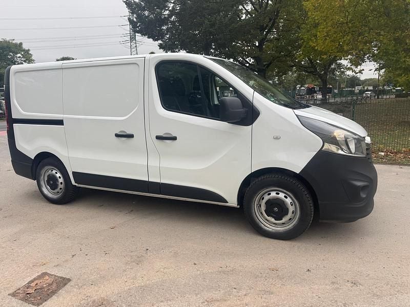 Gebraucht Opel Vivaro 145 PS (106 kW) 2019 Weiß Van / Kleinbus