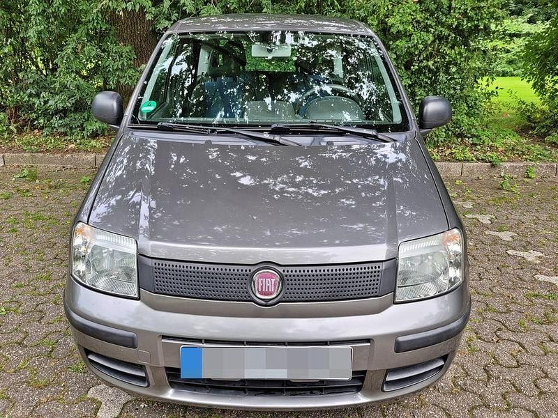 Grau Gebraucht 2011 Fiat Panda Kleinwagen | 2.650 € (Fairer Preis) - Bild 1/4