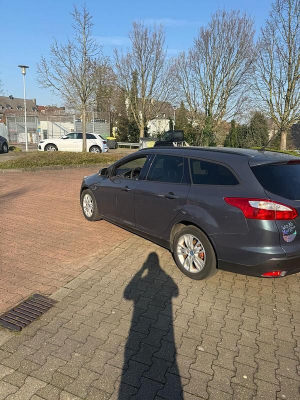 Gebraucht Ford Focus 116 PS (85 kW) 2011 Grau Kombi
