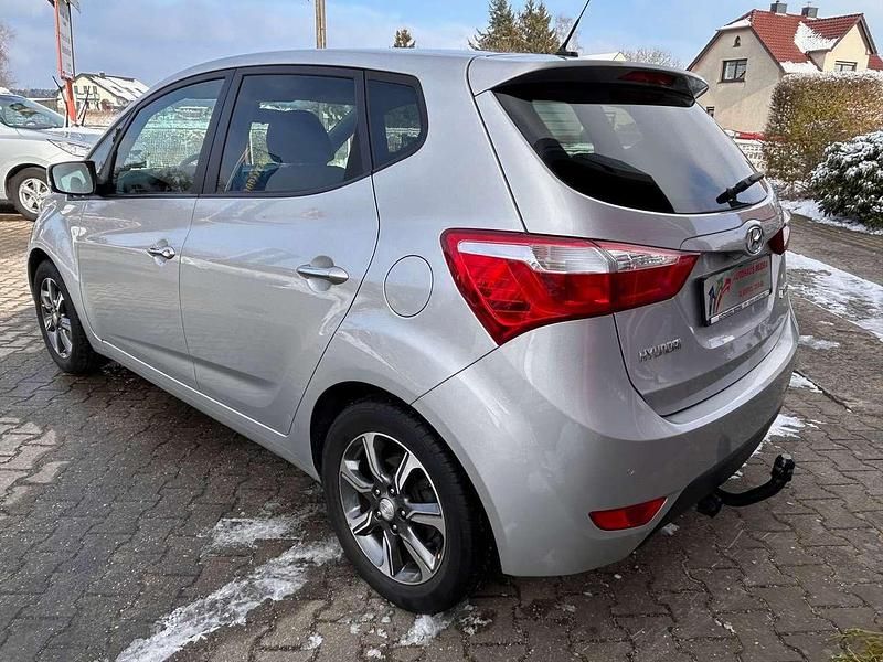 Gebraucht Hyundai ix20 YES! 90 PS (66 kW) 2017 Silber Kleinwagen