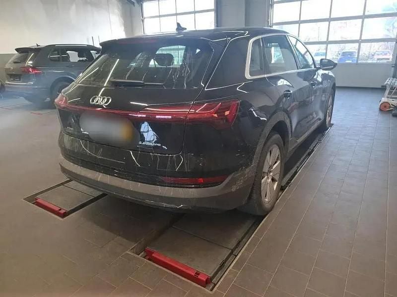 Używany Audi e-tron 300 kW (408 KM) 2023 Czarny SUV