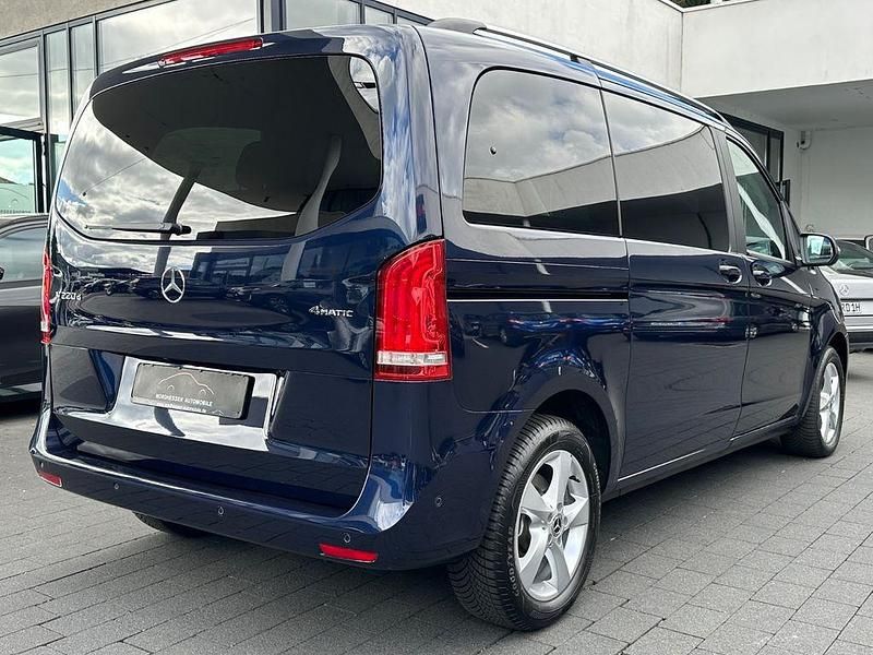 Gebraucht Mercedes V220 Edition 163 PS (119 kW) 2019 Blau Van / Kleinbus