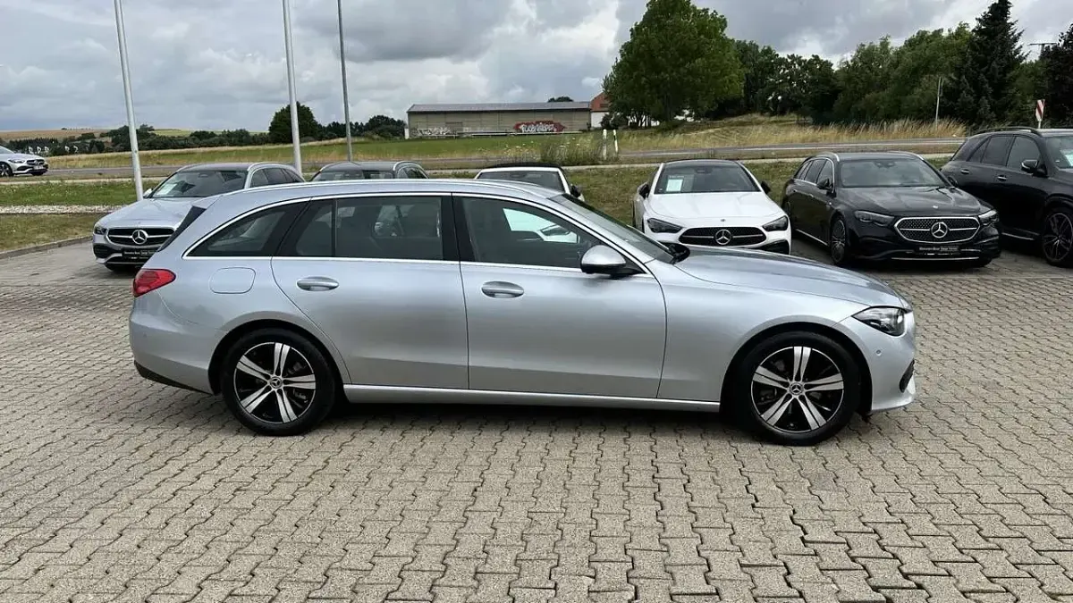 Gebraucht Mercedes C220 Avantgarde 197 PS (144 kW) 2025 Lack hightechsilber Kombi