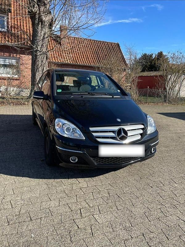 Gebraucht Mercedes B200 140 PS (102 kW) 2010 Schwarz Van / Kleinbus
