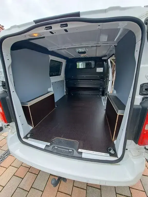 Używany Citroën Jumpy 144 KM (105 kW) 2025 Biały Minivan