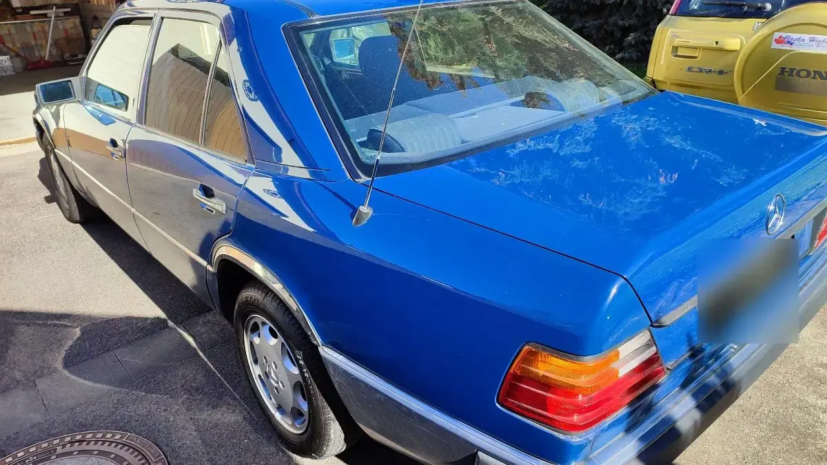 Gebraucht Mercedes E260 160 PS (117 kW) 1990 Blau Limousine