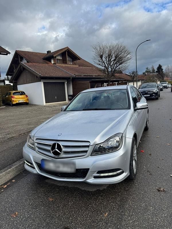 Silber Gebraucht 2013 Mercedes C180 Limousine | 10.500 € (Fairer Preis) - Bild 1/4