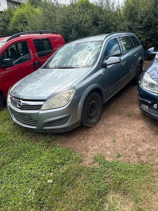 Grau Gebraucht 2007 Opel Astra Kombi | 499 € (Etwas zu teuer) - Bild 1/4