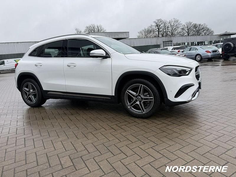 Gebraucht Mercedes GLA200 Progressive 150 PS (110 kW) 2025 Weiß SUV