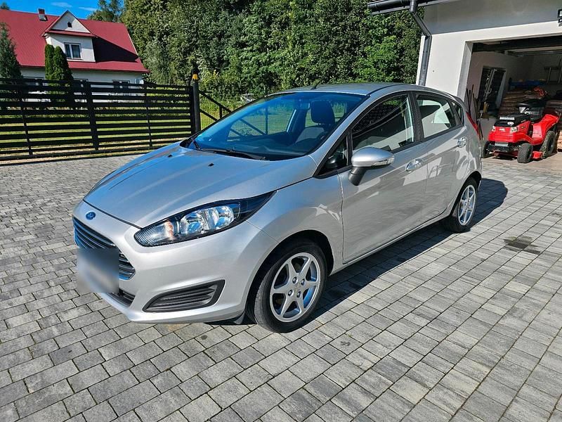 Silber Gebraucht 2015 Ford Fiesta Kleinwagen | 6.800 € (Etwas zu teuer) - Bild 1/2