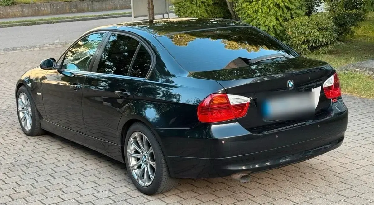 Gebraucht BMW 320 163 PS (119 kW) 2006 Schwarz Limousine