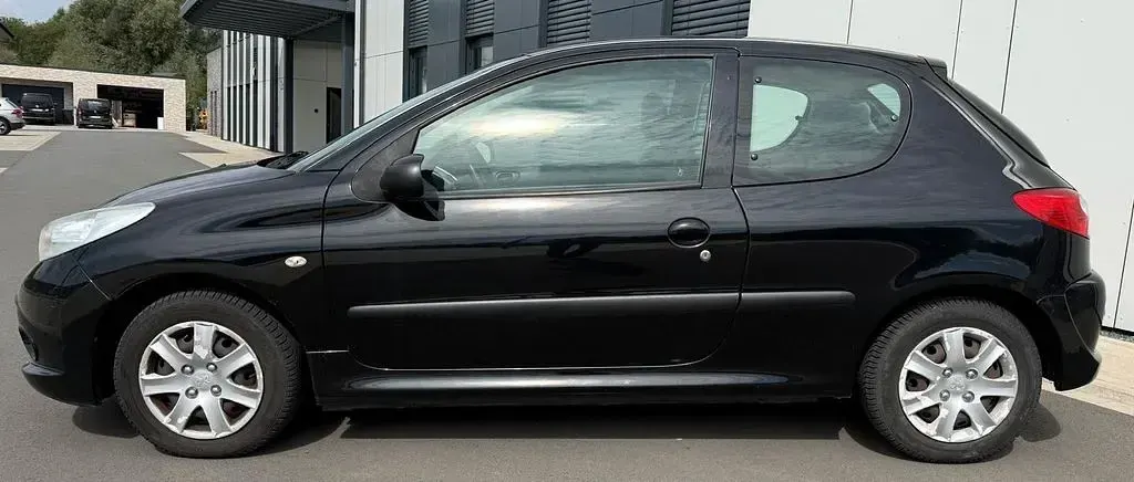 Gebraucht Peugeot 206 60 PS (44 kW) 2010 Schwarz Limousine