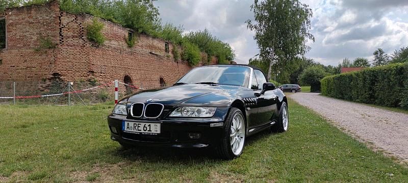 Schwarz Gebraucht 2001 BMW Z3 Cabrio | 9.999 € (Etwas zu teuer) - Bild 1/4