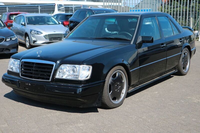 Gebraucht Mercedes E300 AMG 220 PS (161 kW) 1990 Schwarz Limousine