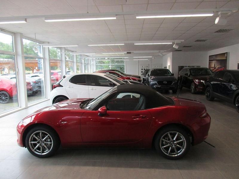 Neu Mazda MX5 Exclusive-Line 132 PS (97 kW) 2025 Rot Cabrio