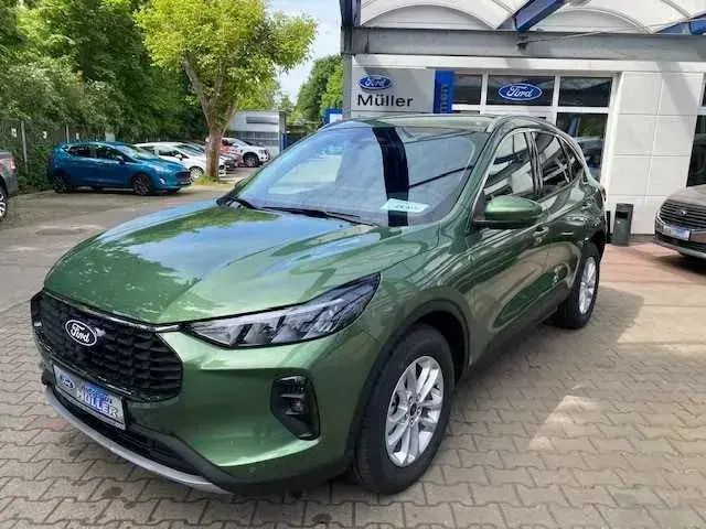 Grün (bursting grün) Neu 2025 Ford Kuga Titanium SUV | 33.650 € (Superpreis) - Bild 1/4