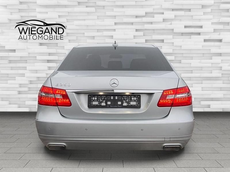 Gebraucht Mercedes E250 Avantgarde 204 PS (150 kW) 2012 Silber Limousine