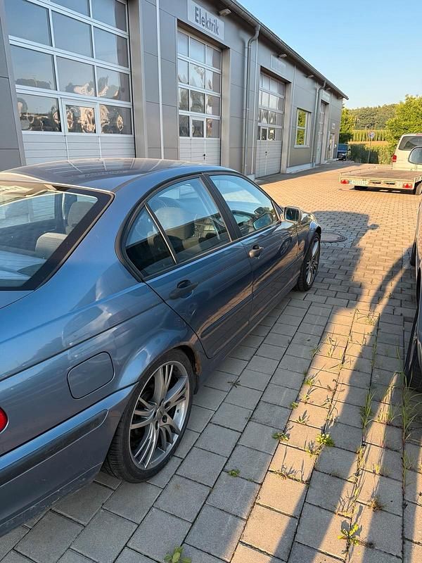 Gebraucht BMW 320 136 PS (100 kW) 1998 Blau Limousine