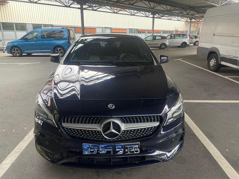 Blau Gebraucht 2017 Mercedes CLA180 AMG line Limousine | 13.999 € (Guter Preis) - Bild 1/4
