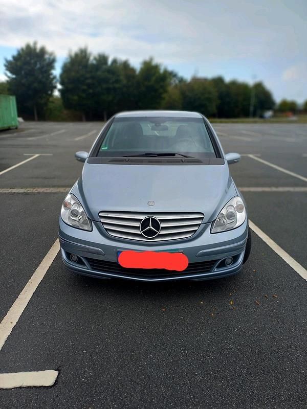 Blau Gebraucht 2006 Mercedes B150 Van / Kleinbus | 3.800 € (Fairer Preis) - Bild 1/4