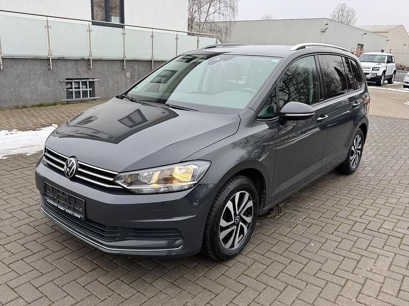 Gebraucht VW Touran Active 150 PS (110 kW) 2023 Grau Van / Kleinbus