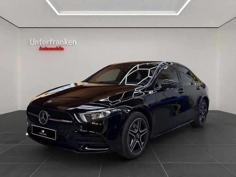 Schwarz Gebraucht 2020 Mercedes A250 AMG line Limousine | 26.500 € (Etwas zu teuer) - Bild 1/4