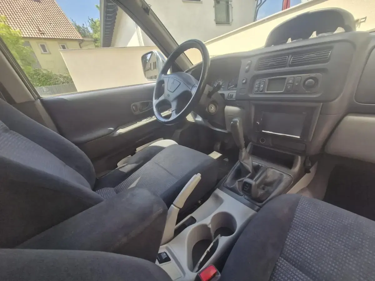 Gebraucht Mitsubishi Space Star 133 PS (97 kW) 2000 Schwarz Van / Kleinbus