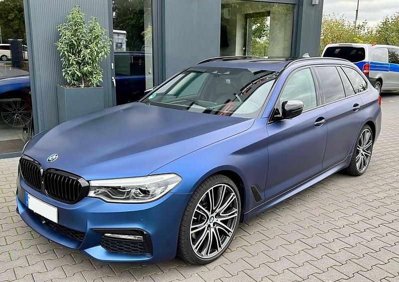 Blau Gebraucht 2017 BMW 530 M Sport Kombi | 22.700 € (Fairer Preis) - Bild 1/4