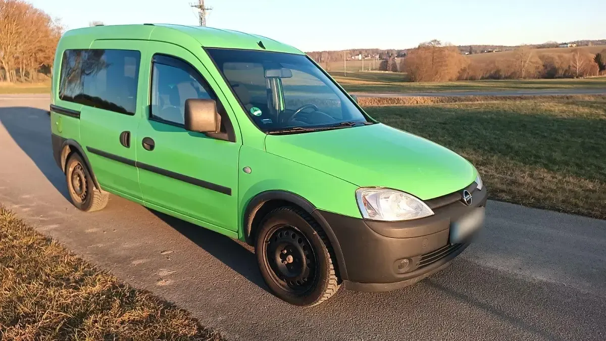 Usata Opel Combo 101 CV (74 kW) 2010 Verde Monovolume