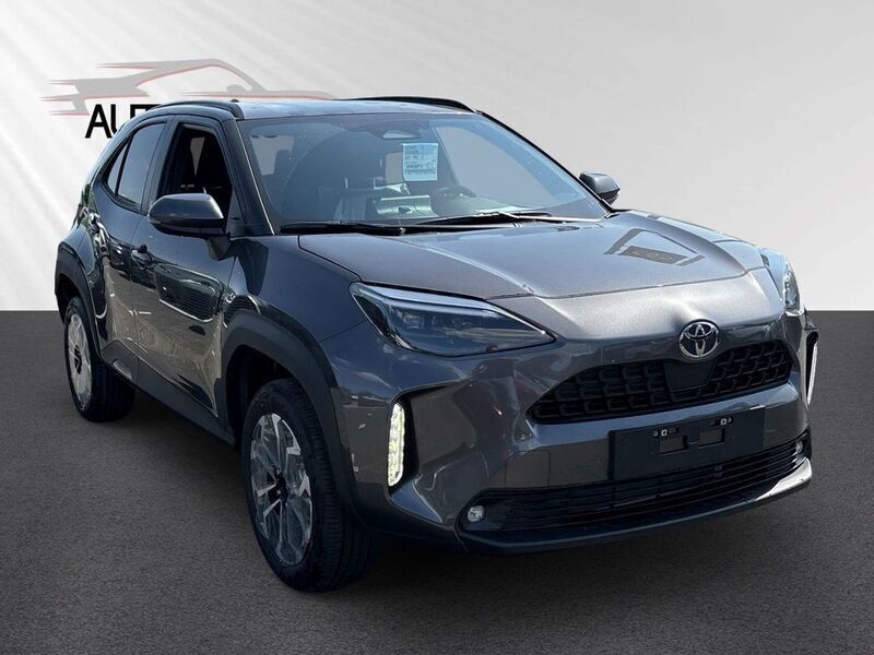 Grau Neu 2025 Toyota Yaris Cross Team SUV | 29.940 € - Bild 1/4