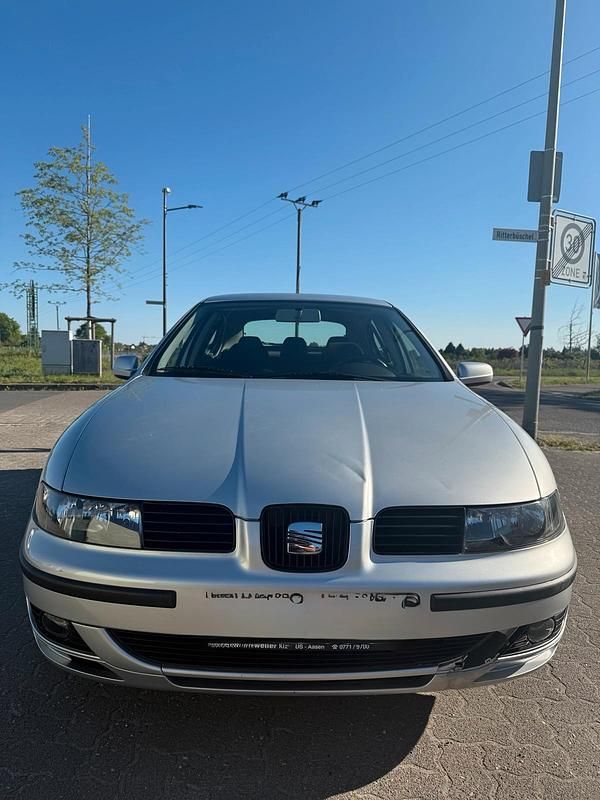 Usata Seat Leon 110 CV (80 kW) 2002 Grigio Utilitaria