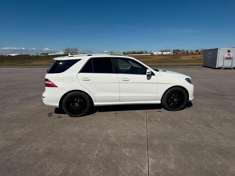 Gebraucht Mercedes ML350 258 PS (189 kW) 2013 Weiß SUV