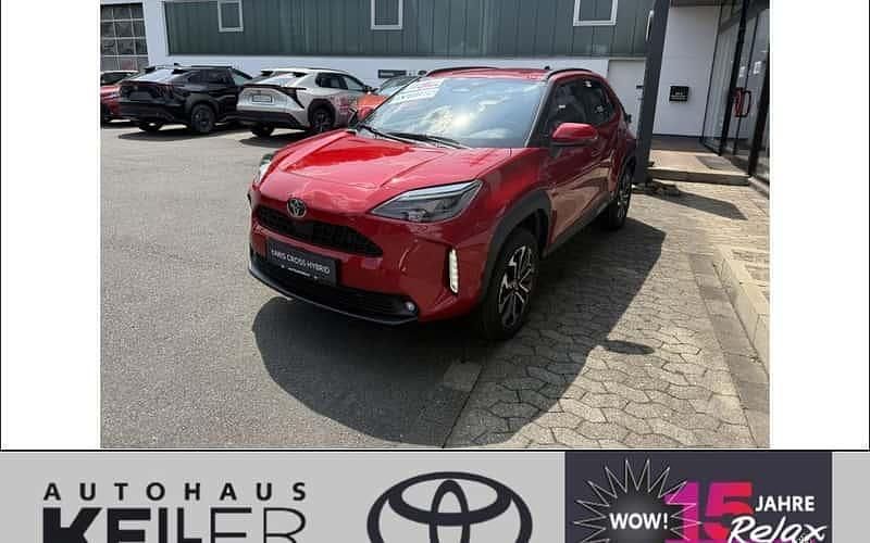 Rot Neu 2025 Toyota Yaris Cross SUV | 32.360 € (Etwas zu teuer) - Bild 1/4