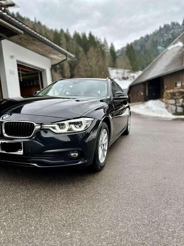 Gebraucht BMW 320 Advantage 190 PS (139 kW) 2018 Schwarz Kombi