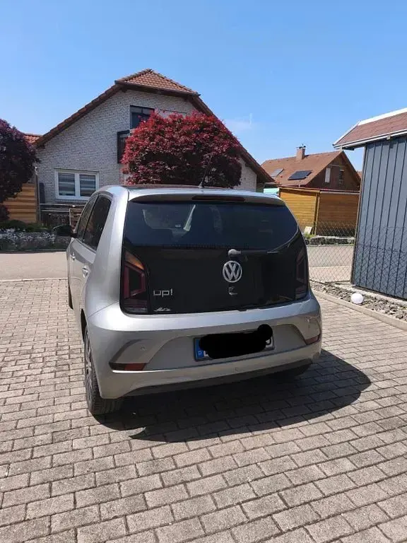 Usado VW up! IQ Drive 60 CV (44 kW) 2020 Plateado Utilitario