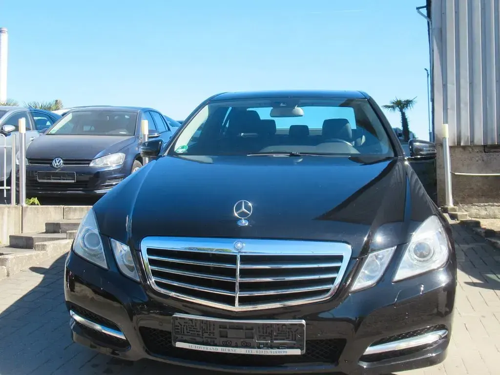 Second-hand Mercedes E250 204 CP (150 kW) 2011 Negru Berlinǎ