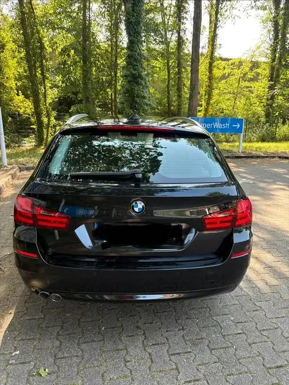 Gebraucht BMW 520 184 PS (135 kW) 2012 Schwarz Kombi