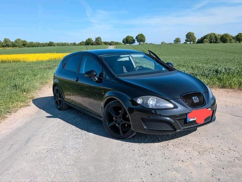 Schwarz Gebraucht 2011 Seat Leon Limousine | 3.500 € (Guter Preis) - Bild 1/4