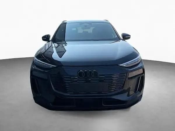 Neu Audi e-tron Ambiente 225 kW (306 PS) 2026 Mythosschwarz metallic SUV