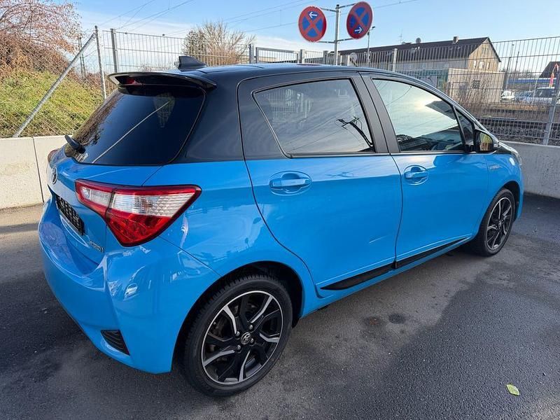 Gebraucht Toyota Yaris Hybrid 75 PS (55 kW) 2018 Blau Limousine