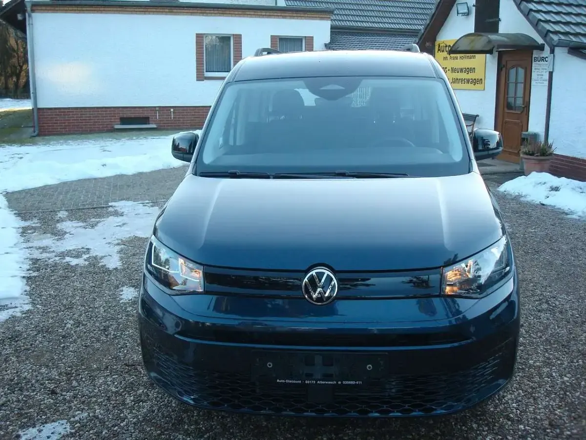 Neu VW Caddy Maxi Family 116 PS (85 kW) 2025 Starlight blue metallic Van / Kleinbus