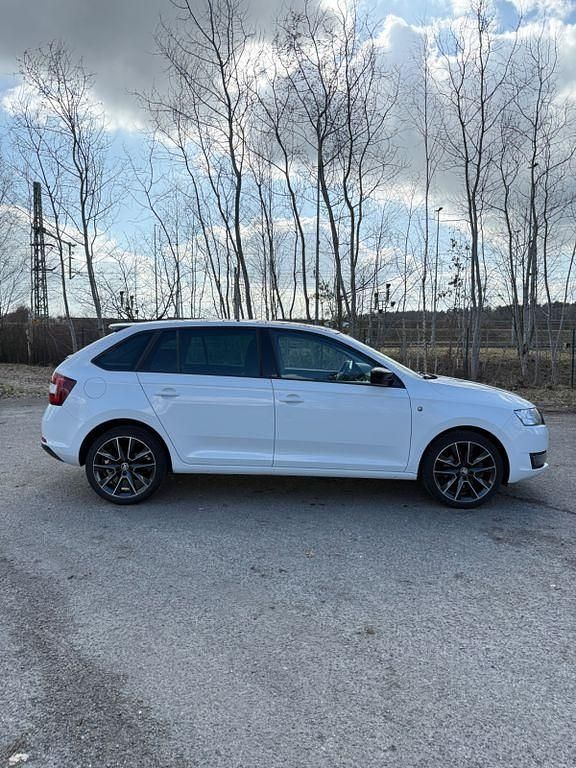Gebraucht Skoda Rapid 105 PS (77 kW) 2015 Weiß Kleinwagen