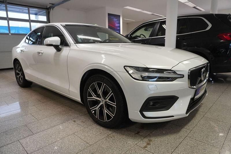 Gebraucht Volvo S60 Core 197 PS (144 kW) 2023 Weiß Limousine